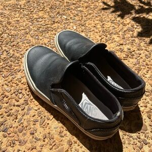 Perforated low-top vans